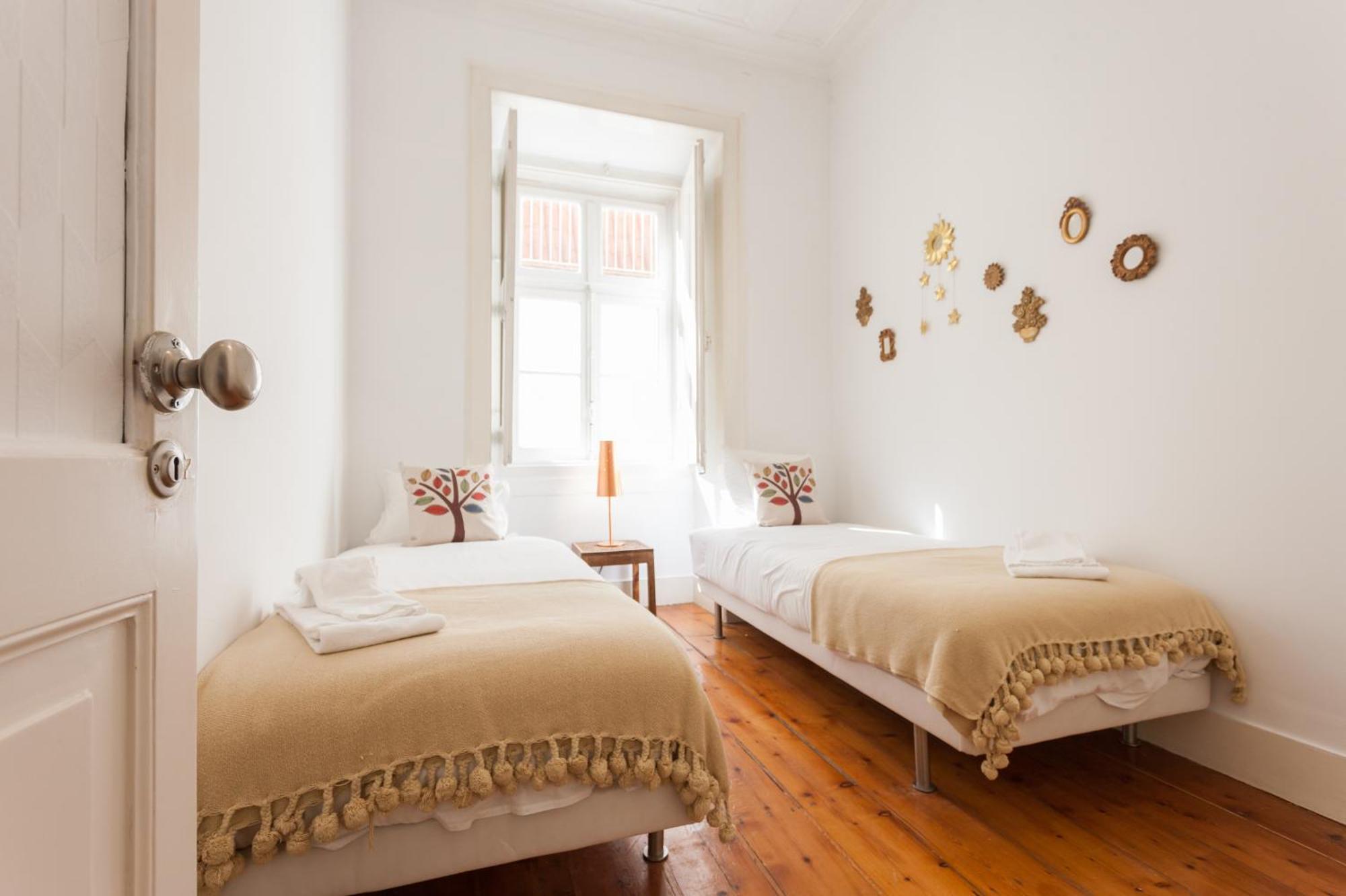 Tejo Vintage Three-Bedroom Apartment - By Lu Holidays Lisboa Exteriör bild