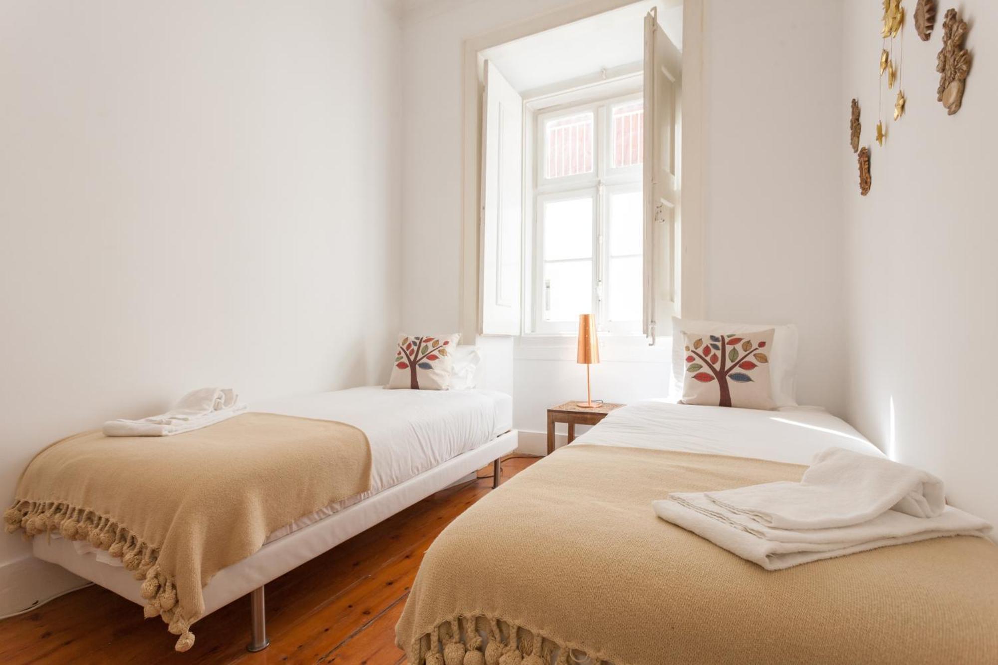 Tejo Vintage Three-Bedroom Apartment - By Lu Holidays Lisboa Exteriör bild