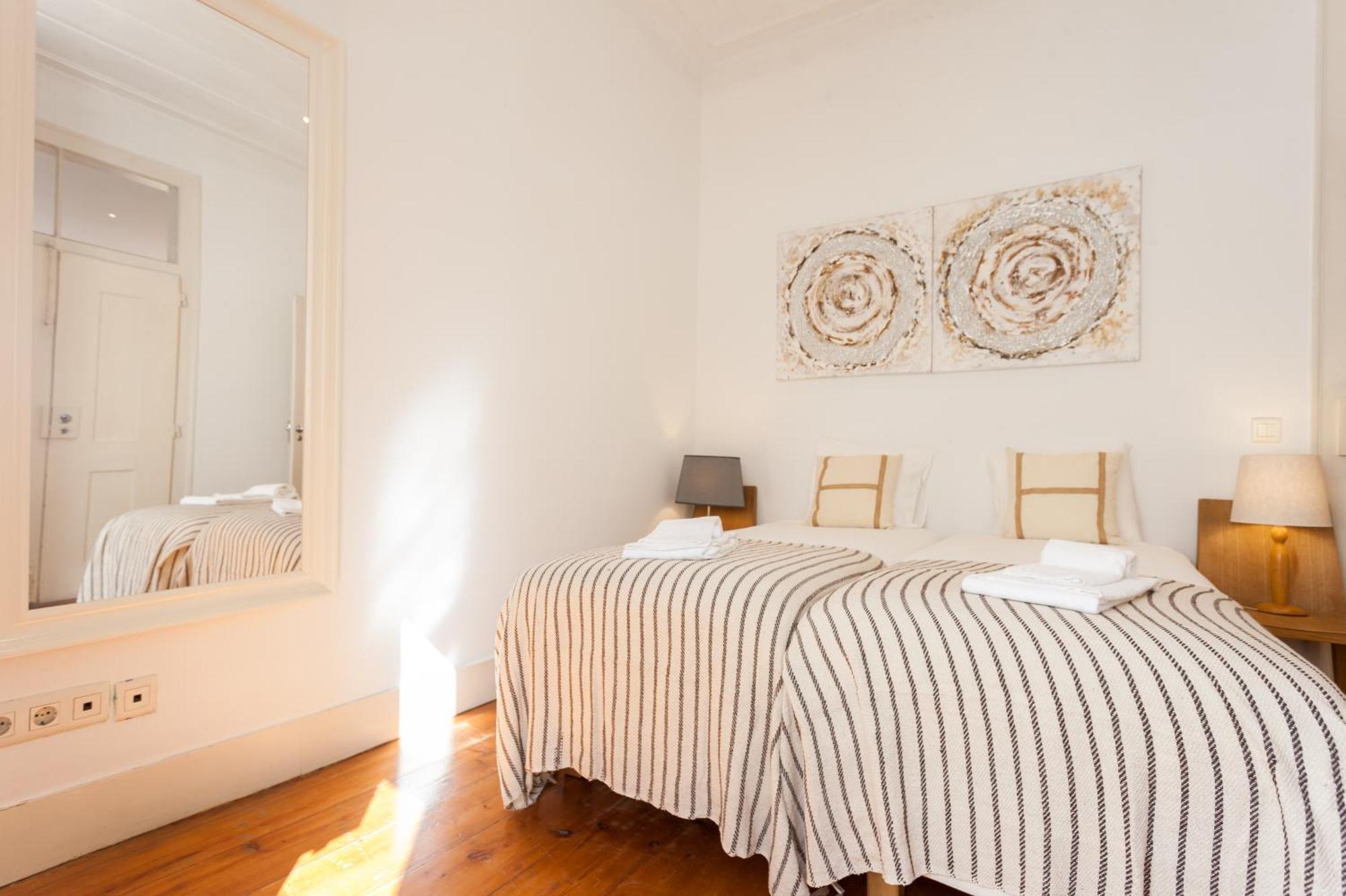 Tejo Vintage Three-Bedroom Apartment - By Lu Holidays Lisboa Exteriör bild