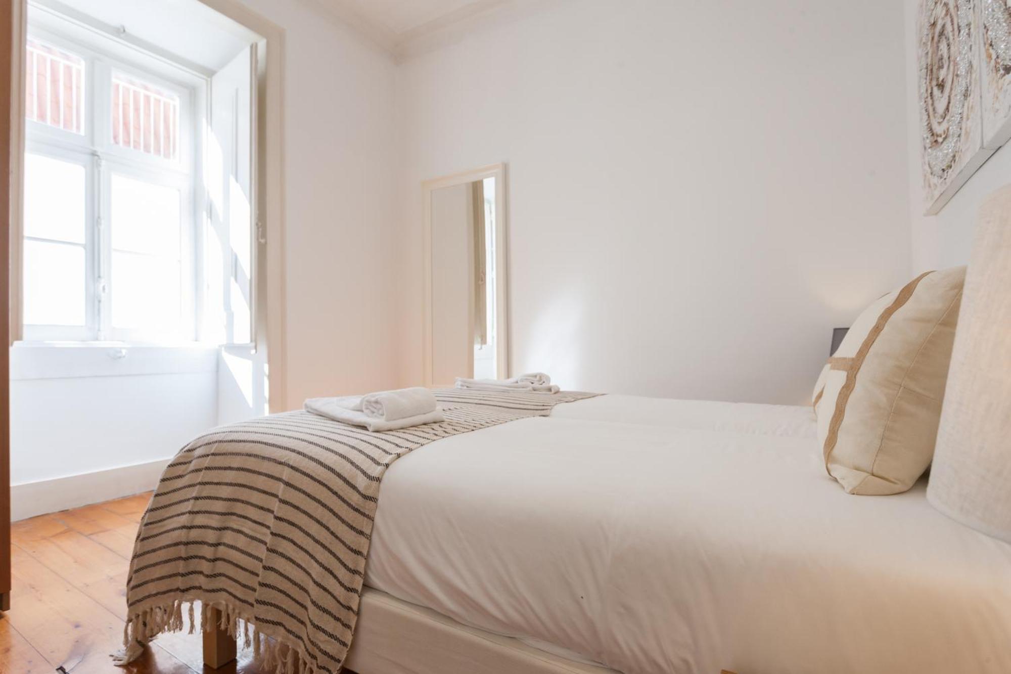 Tejo Vintage Three-Bedroom Apartment - By Lu Holidays Lisboa Exteriör bild